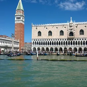Apartment In Back To San Marco Tourist, Venice