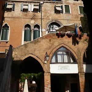 Gæstehus Palazzo Lion Morosini - Check In Presso Ai Santi Apostoli, Venedig